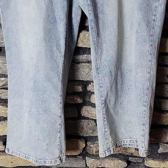 Style & Co. Light Wash Wide Leg Cropped Jeans Size 18 W - Picture 2 of 11